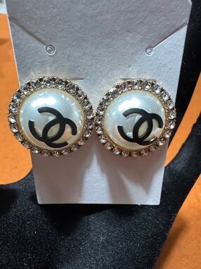 CC Round Pearl Logo Earrings with Crystal Halo - Cream & Gold